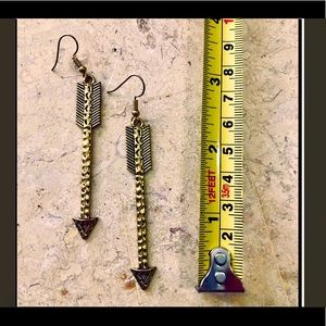 ARROW EARRINGS •LONG GOLD TONE• NIT HEAVY•